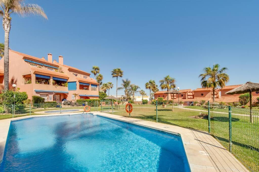 Beachfront Townhouse Estepona Esterno foto