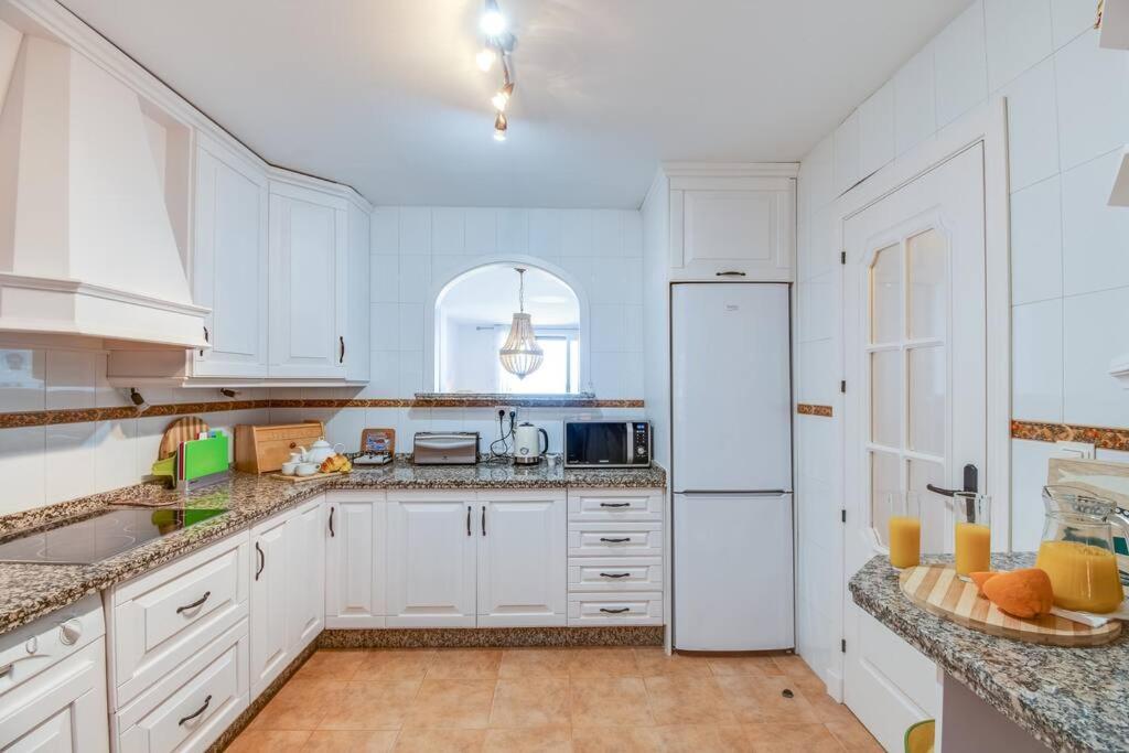 Beachfront Townhouse Estepona Esterno foto