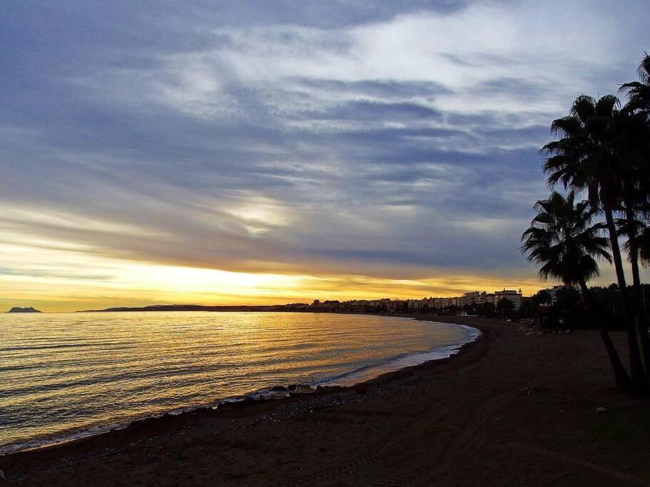 Beachfront Townhouse Estepona Esterno foto