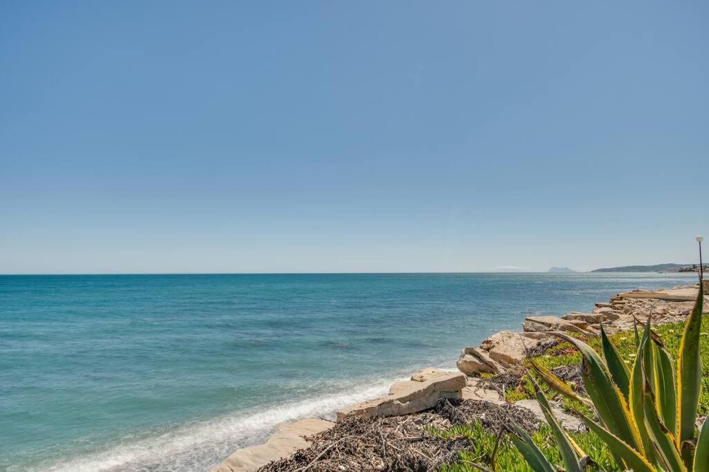 Beachfront Townhouse Estepona Esterno foto