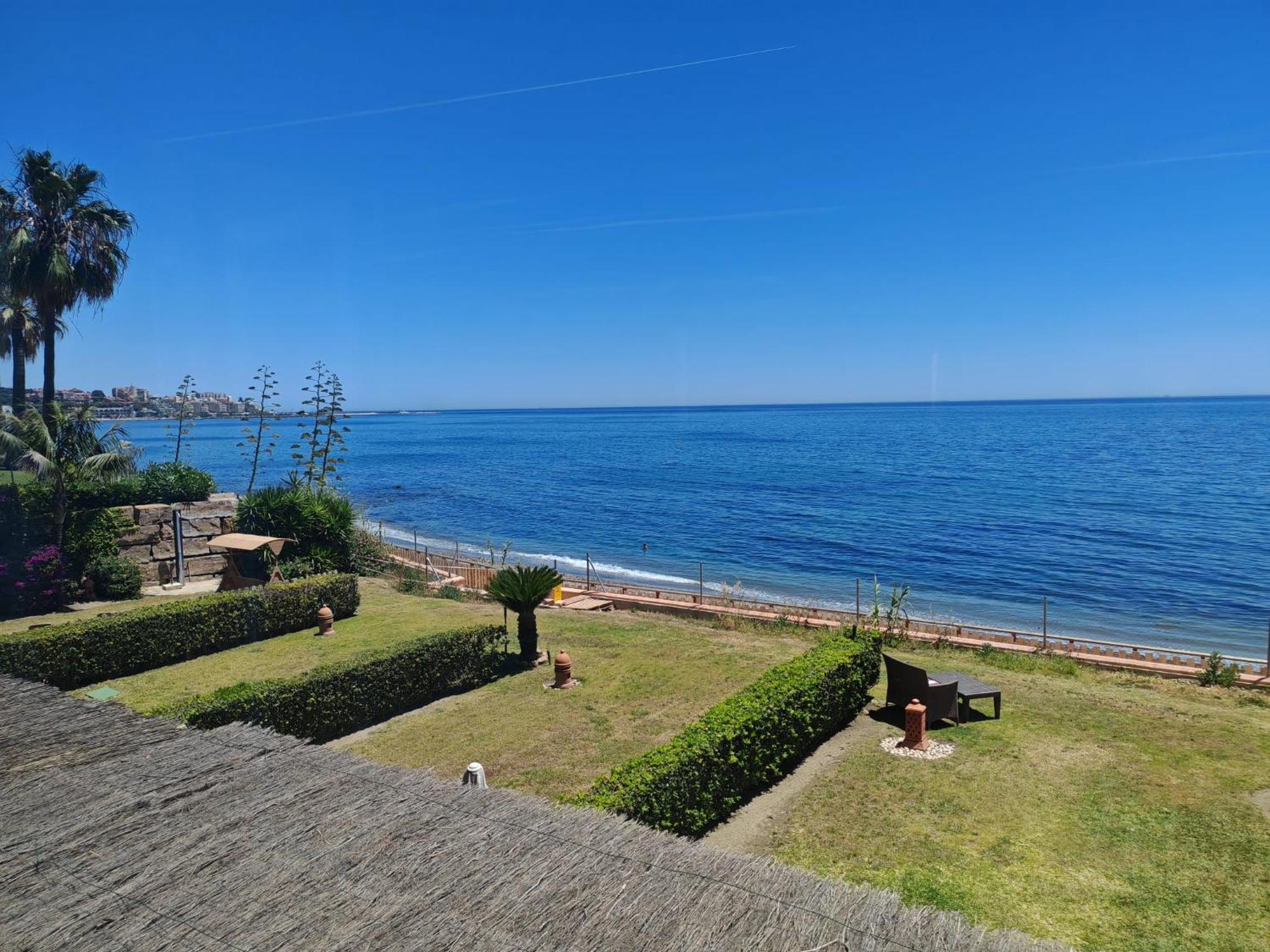 Beachfront Townhouse Estepona Esterno foto